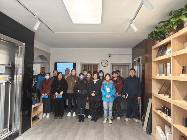 西工區(qū)社區(qū)人員加裝電梯知識培訓在我公司展示中心舉行
